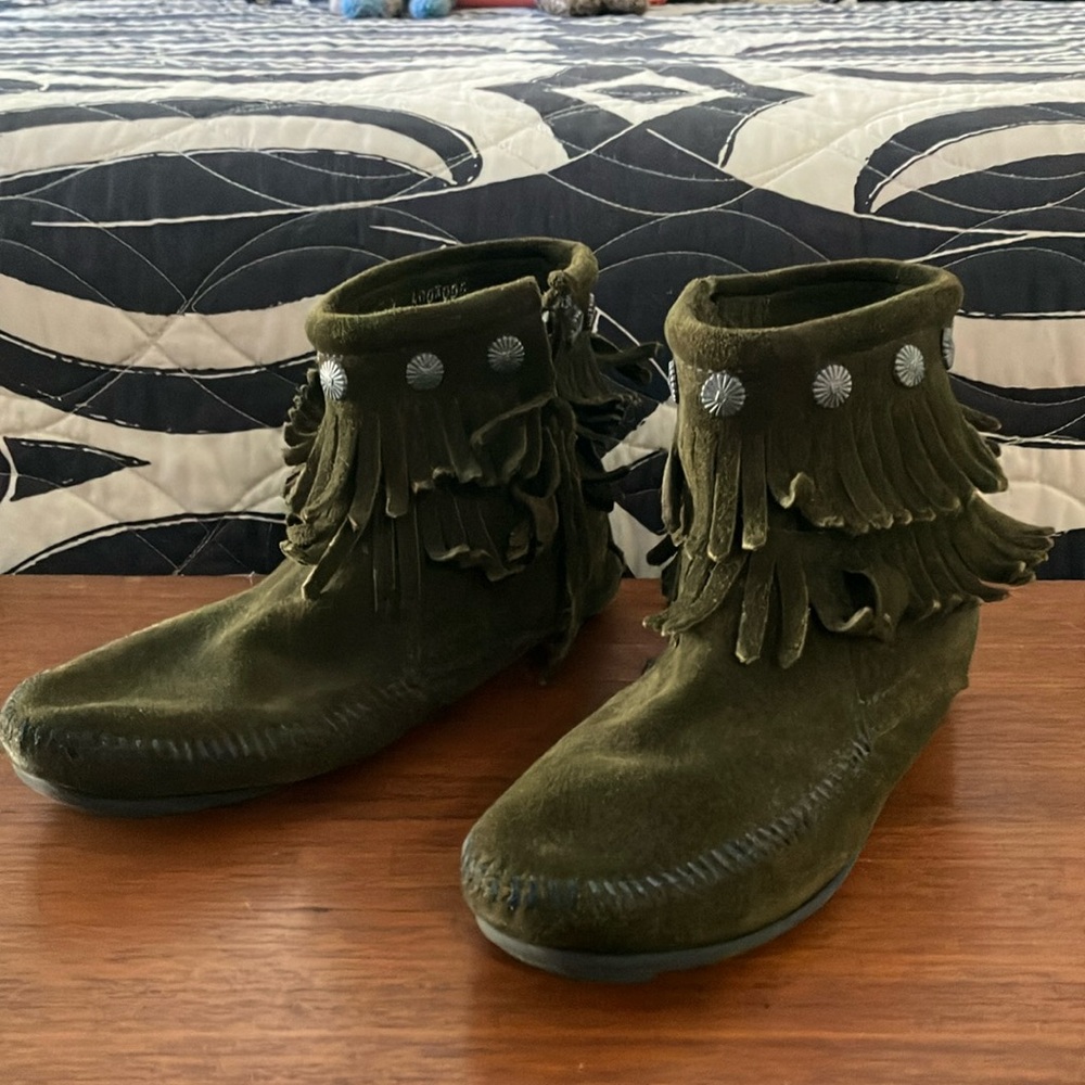 Minnetonka ankle boot fringe moccasins sz 7